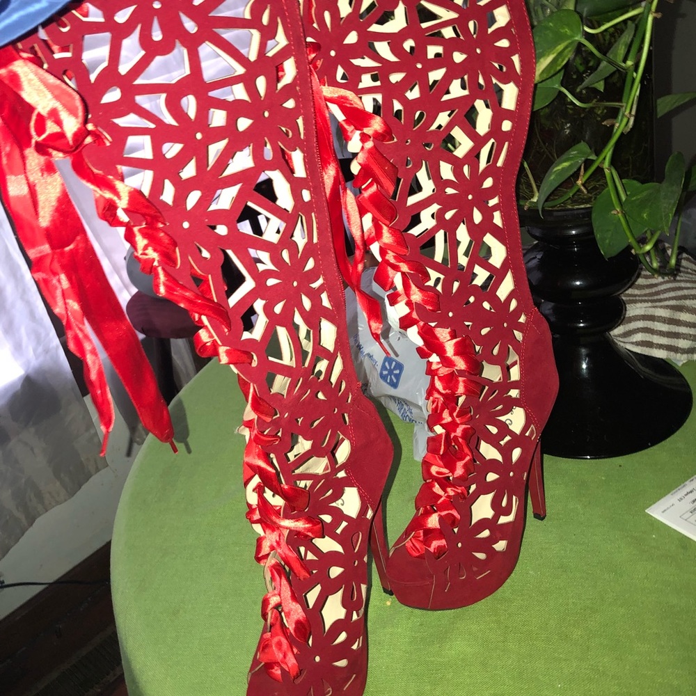 Boots - Picture 5 of 6